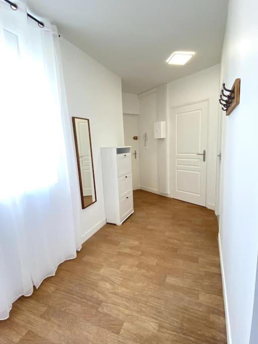 Apartment Le Metropolitain-proche Centre-clim-refait A Neuf-tout Equipe Chateauroux